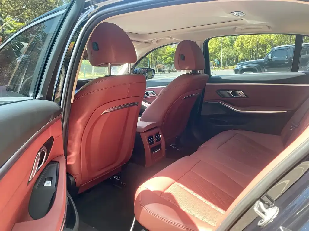 BMW 3 Series 2023 из CN, фото 2