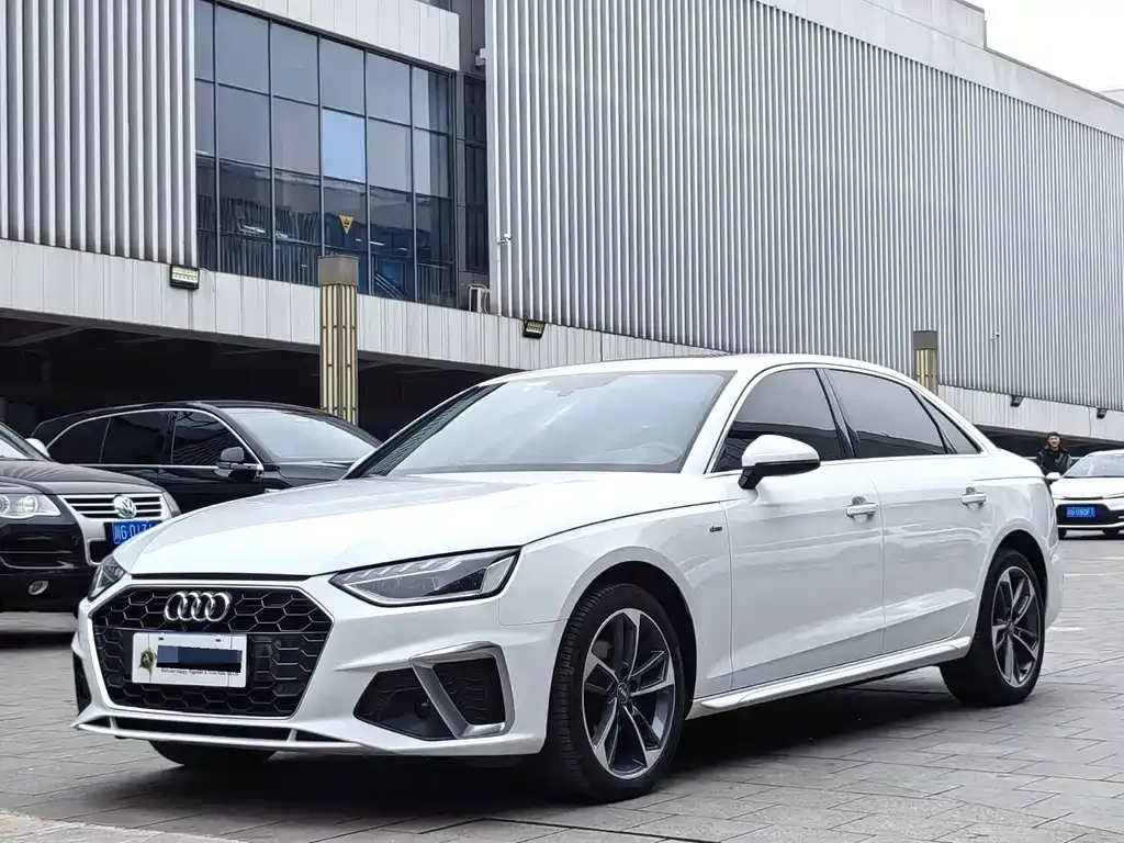 Audi A4L 2022 из CN, фото 1