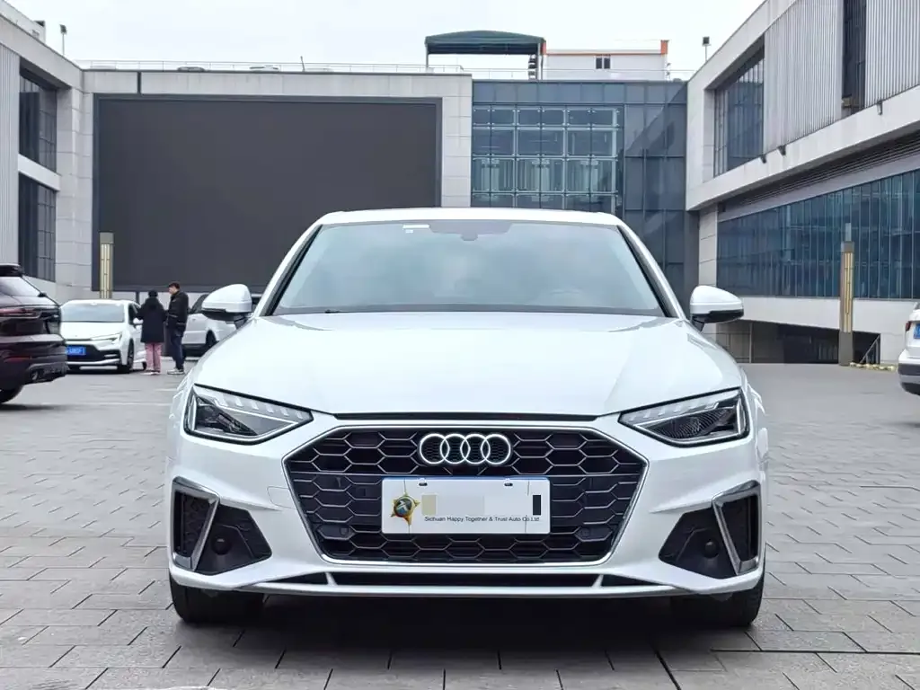 Audi A4L 2022 из CN, фото 4