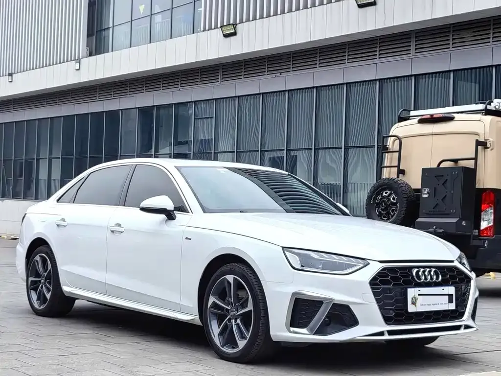 Audi A4L 2022 из CN, фото 2