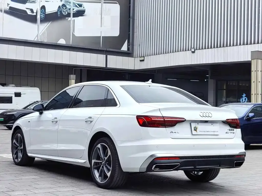 Audi A4L 2022 из CN, фото 10