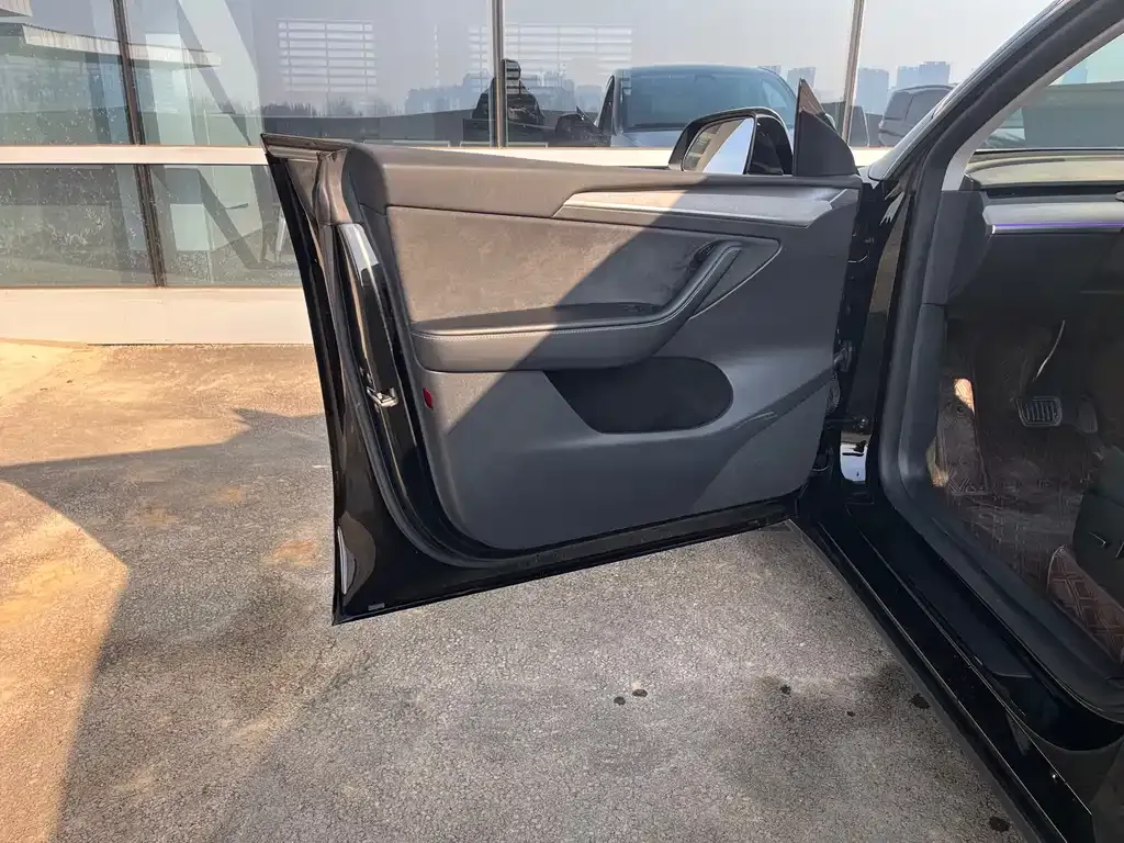 Tesla Model Y 2023 из CN, фото 9