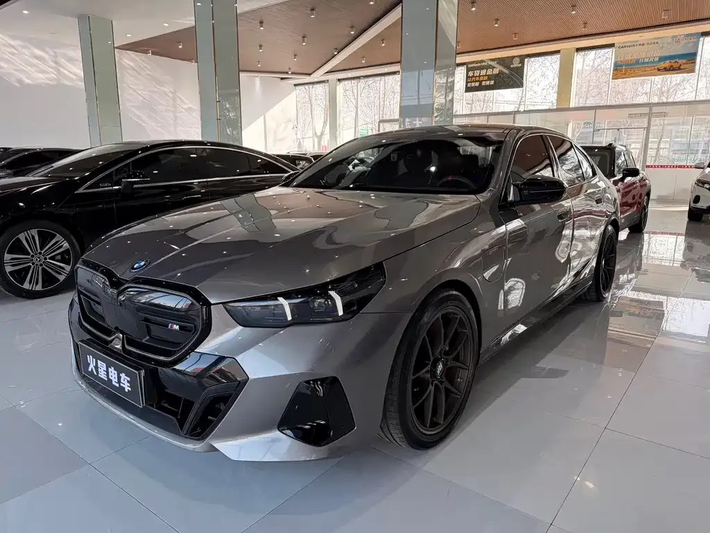 BMW i5 M60