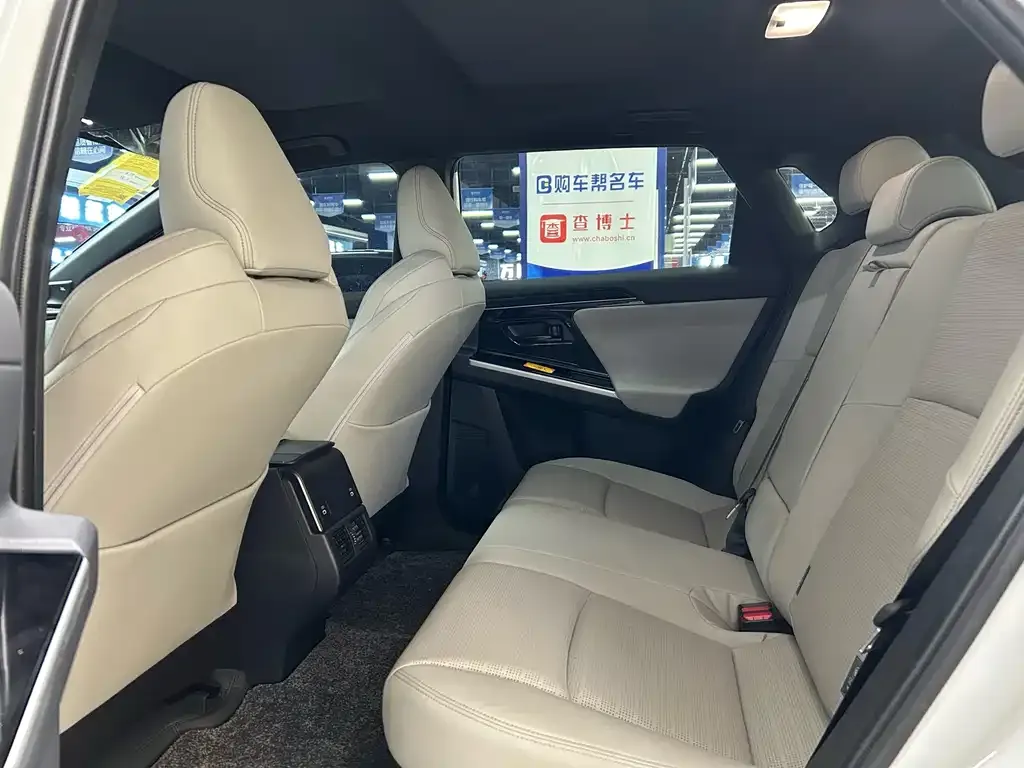 Toyota Platinum 4X 2025 из CN, фото 6