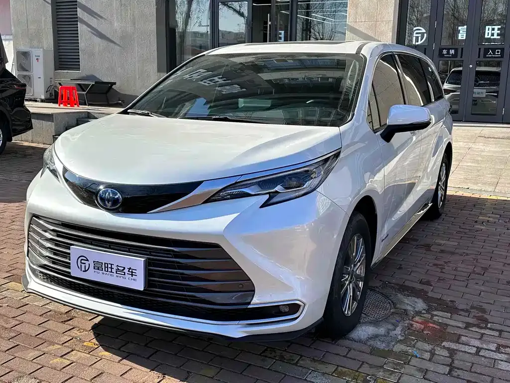 Toyota Sienna 2023 из CN, фото 1