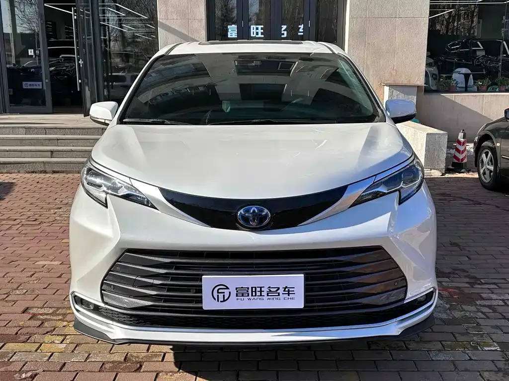 Toyota Sienna 2023 из CN, фото 3
