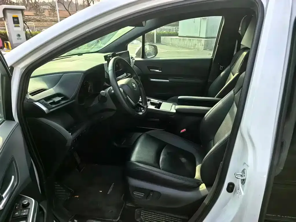 Toyota Sienna 2023 из CN, фото 6