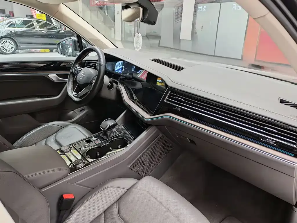 Volkswagen Touareg 2021 из CN, фото 2