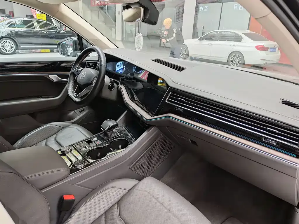 Volkswagen Touareg 2021 из CN, фото 3