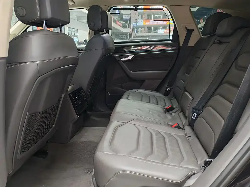 Volkswagen Touareg 2021 из CN, фото 10