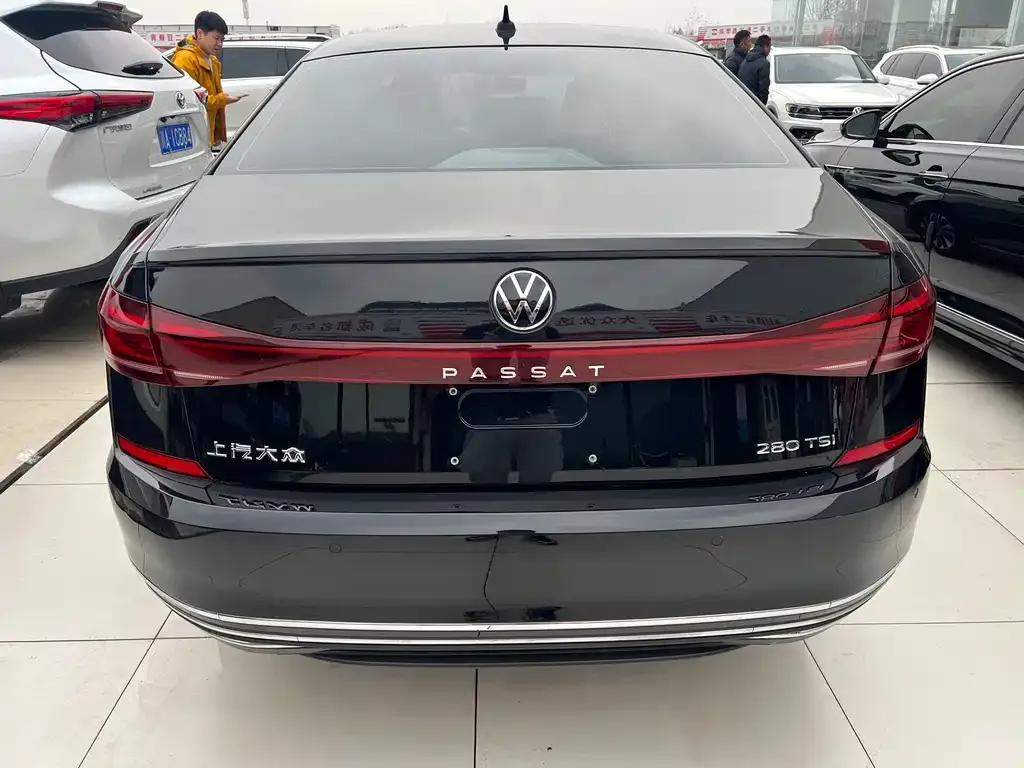 Volkswagen Passat 2023 из CN, фото 2