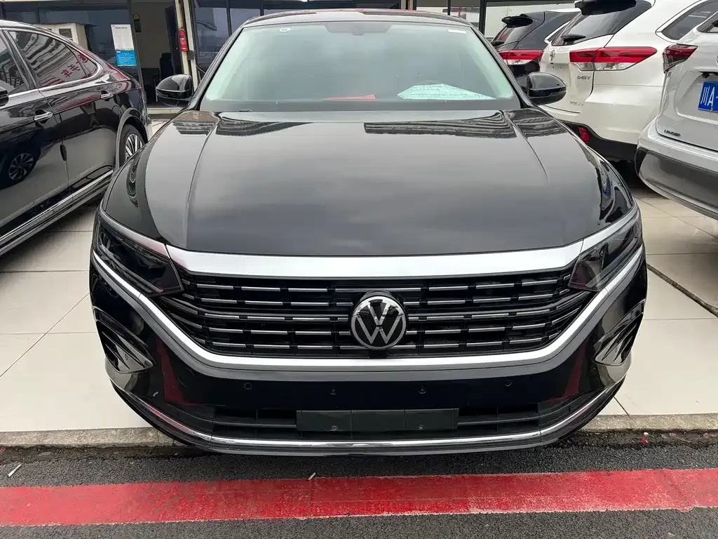 Volkswagen Passat 2023 из CN, фото 5