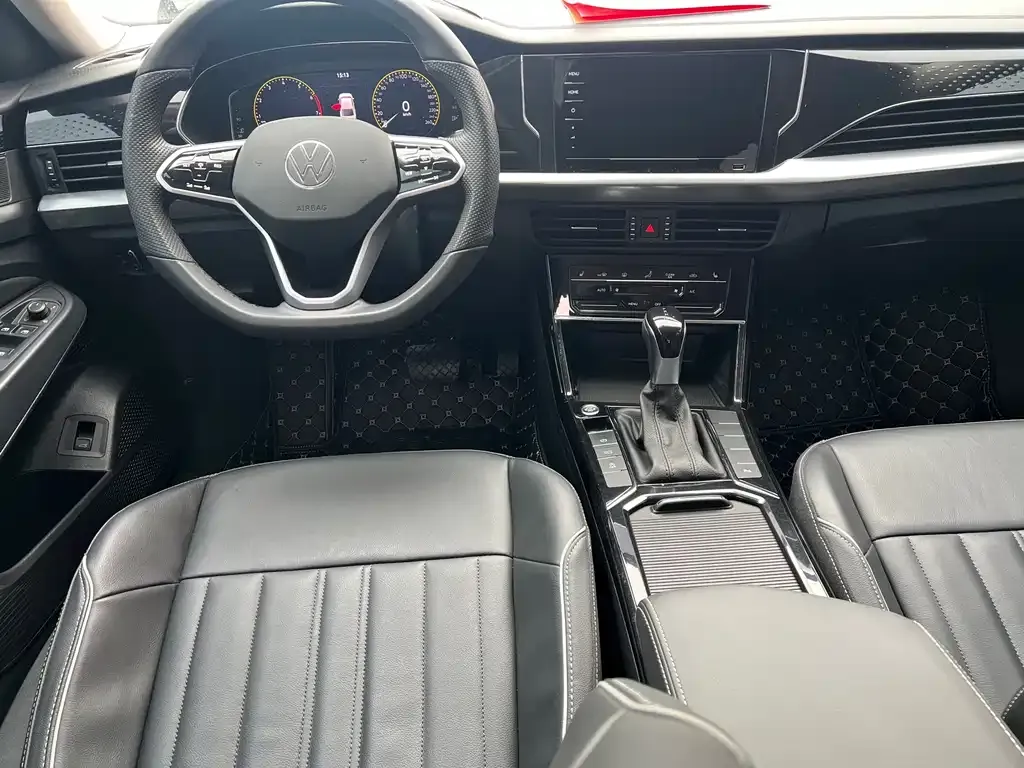 Volkswagen Passat 2023 из CN, фото 3