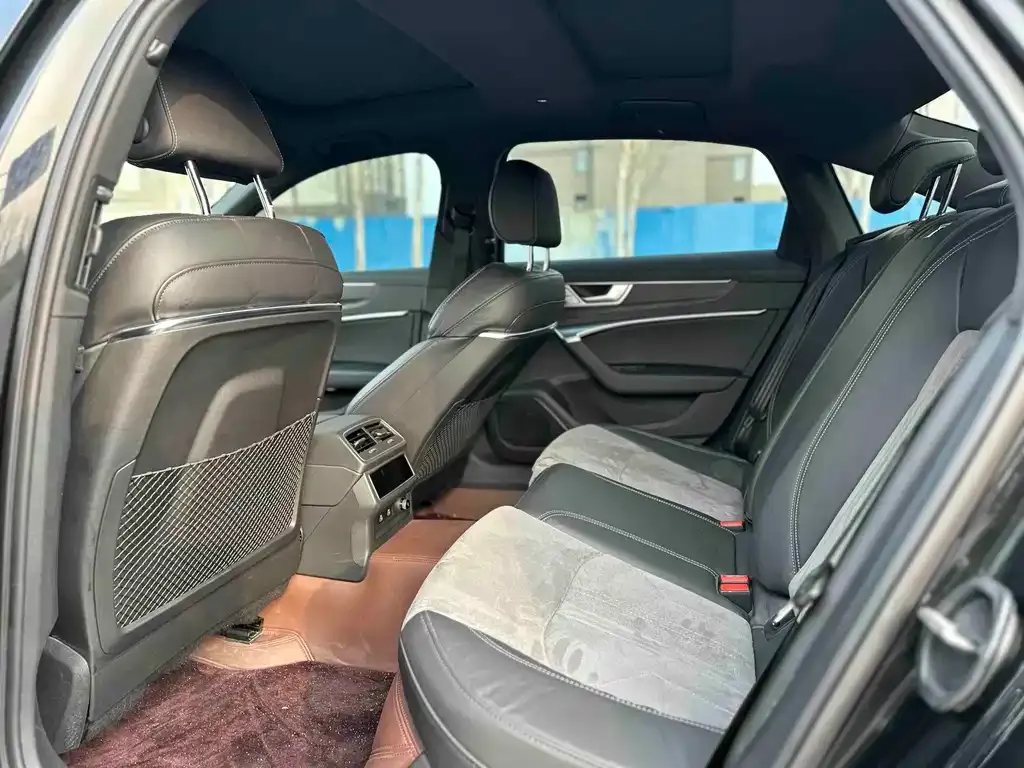 Audi A6L 2023 из CN, фото 2