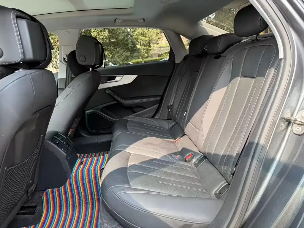 Audi A4L 2021 из CN, фото 7