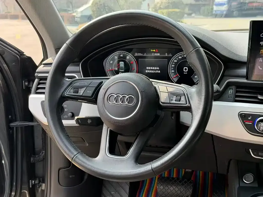 Audi A4L 2021 из CN, фото 4