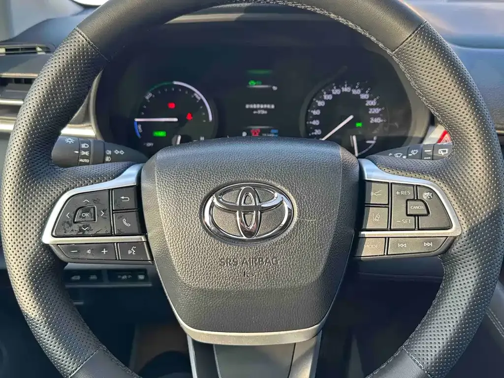 Toyota Sienna — фото 3