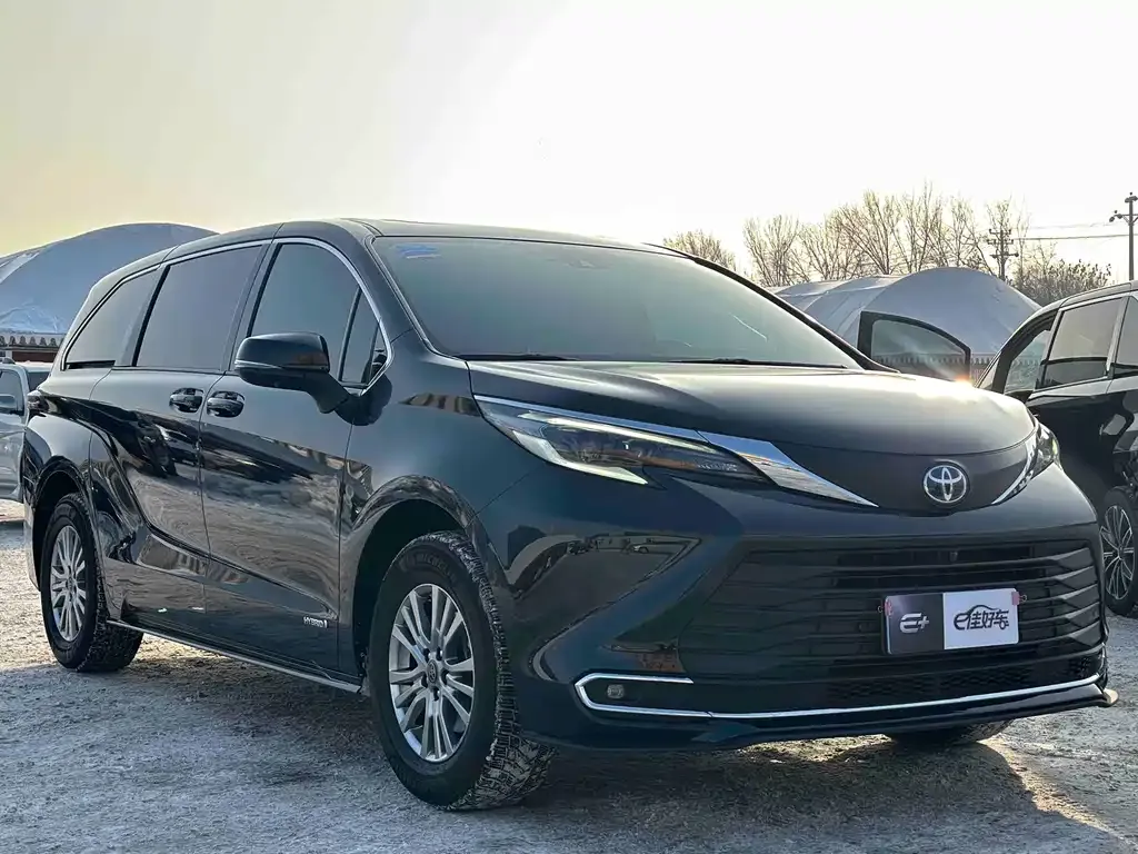Toyota Sienna — фото 9