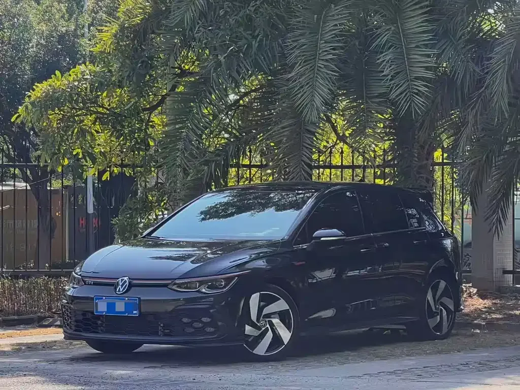 Volkswagen Golf GTI — фото 1