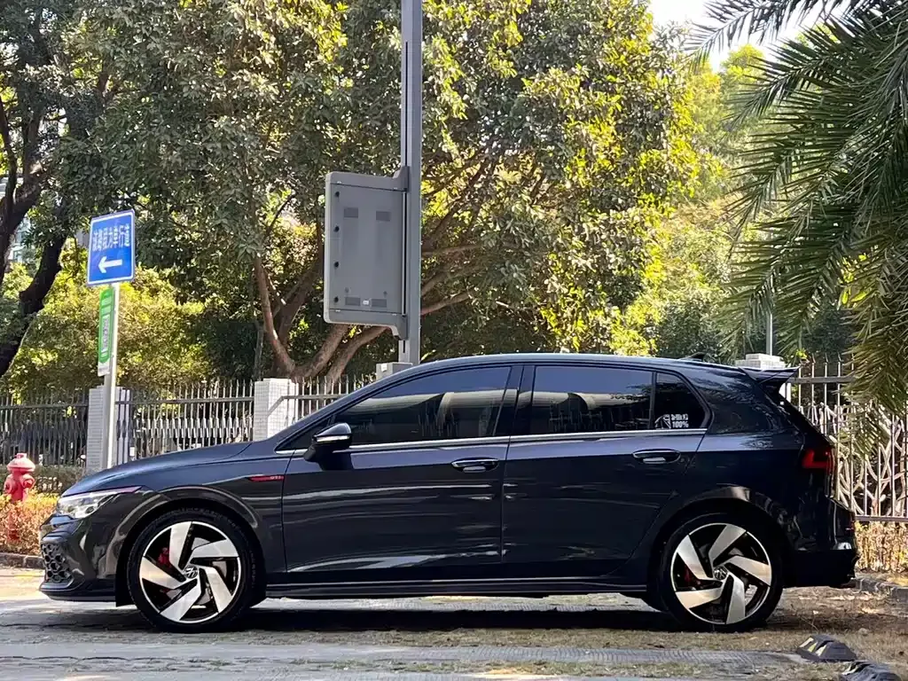 Volkswagen Golf GTI — фото 10