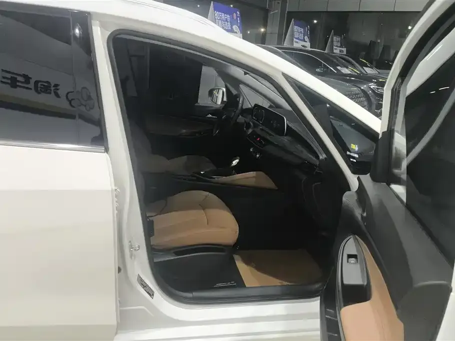 Buick GL6 2023 из CN, фото 7