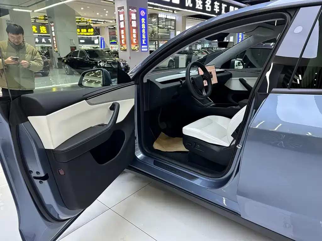 Tesla Model Y 2025 из CN, фото 3