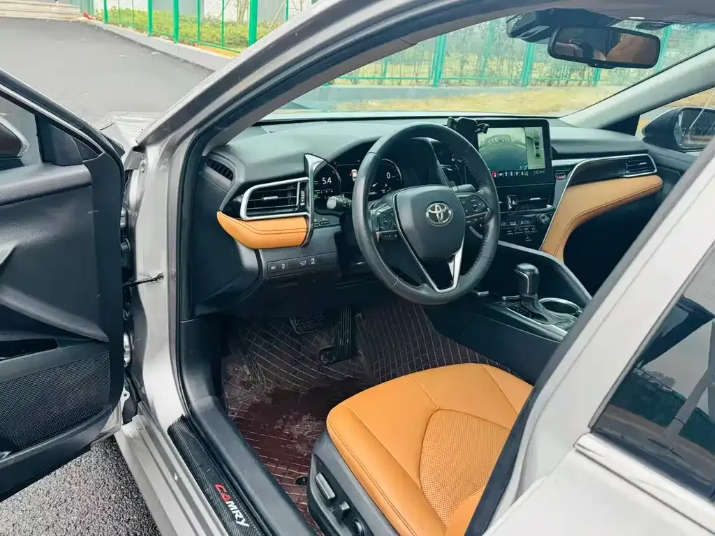 Toyota Camry 2021 из CN, фото 2