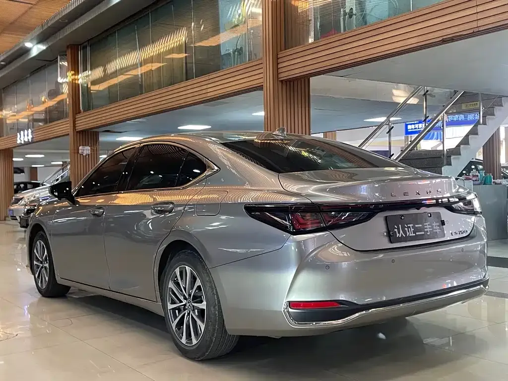 Lexus ES — фото 4