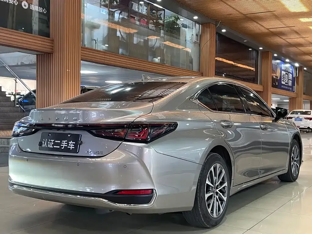 Lexus ES — фото 9