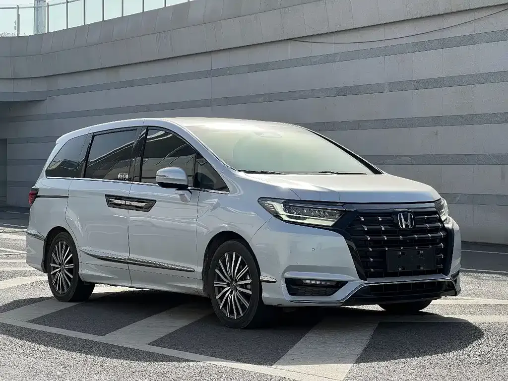 Honda Elysion 2024 из CN, фото 7