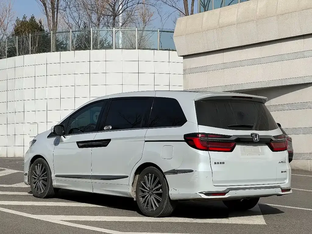 Honda Elysion 2024 из CN, фото 8