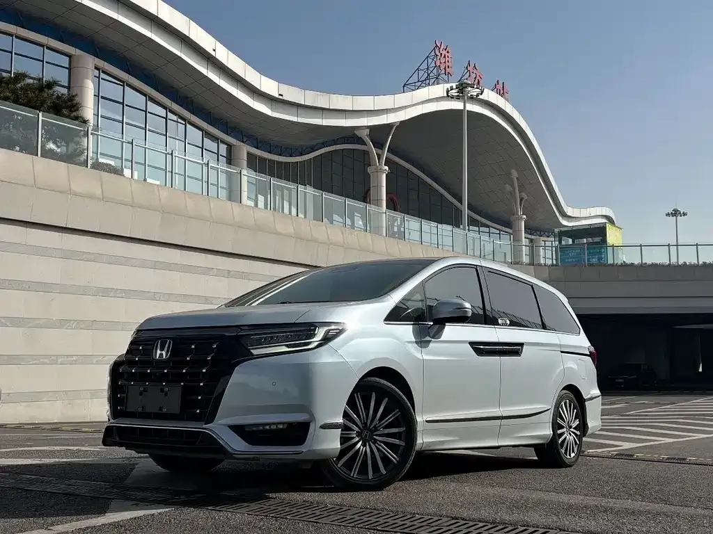 Honda Elysion 2024 из CN, фото 4