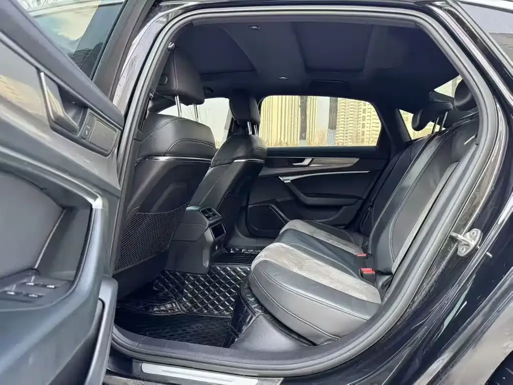 Audi A6L 2022 из CN, фото 9