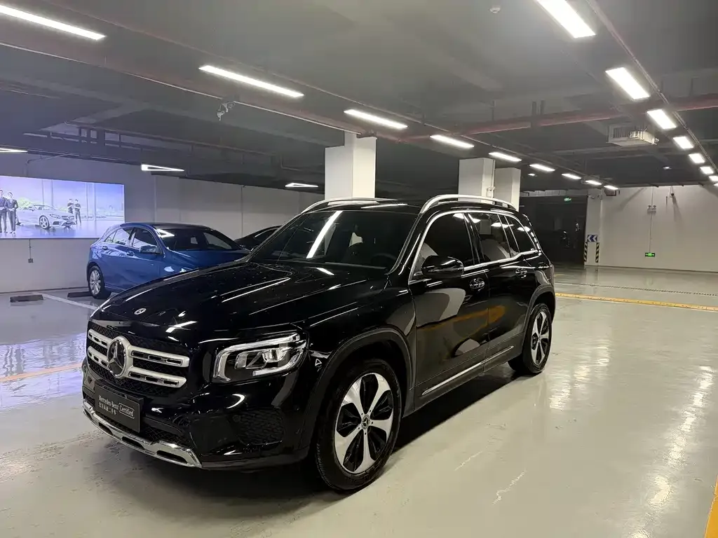 Mercedes-Benz GLB — фото 1