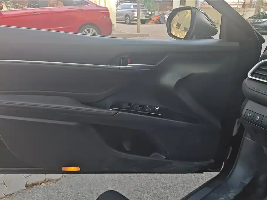 Toyota Camry 2021 из CN, фото 2