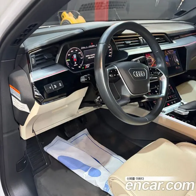 Audi e-tron — фото 10