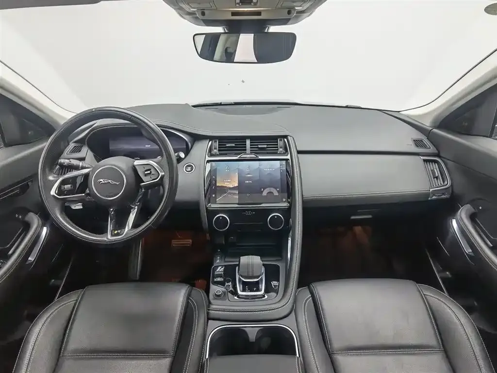 Jaguar E-PACE — фото 4