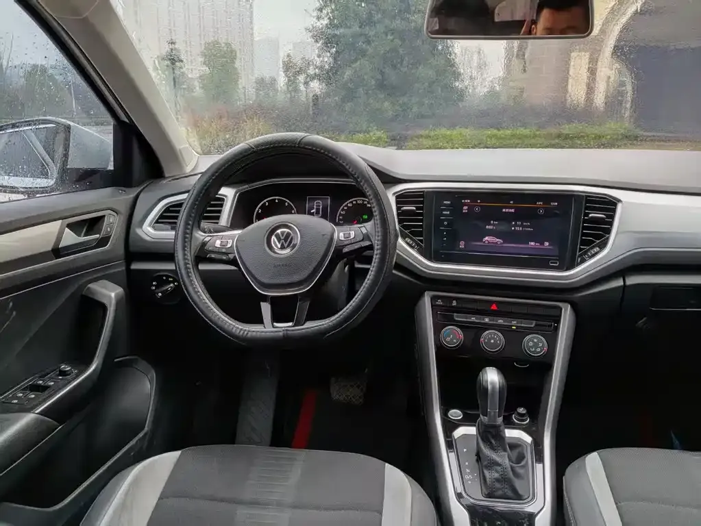 Volkswagen T-Roc 2023 из CN, фото 3