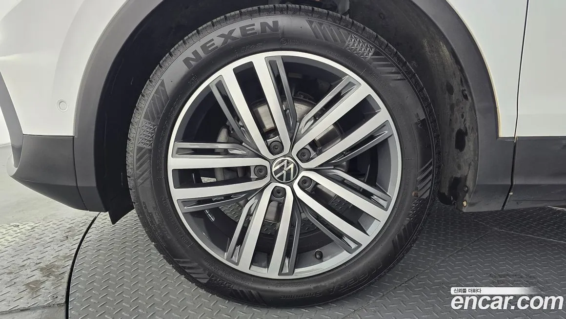 Volkswagen Tiguan — фото 10
