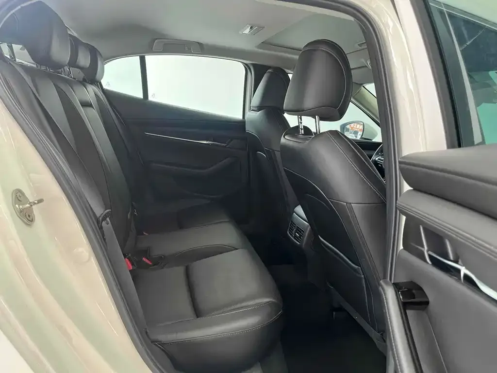 Mazda 3 Axela 2025 из CN, фото 9