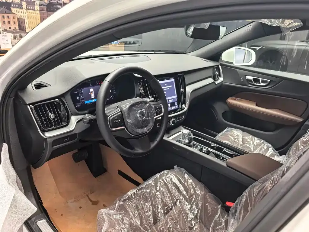 Volvo S60 2026 из CN, фото 4