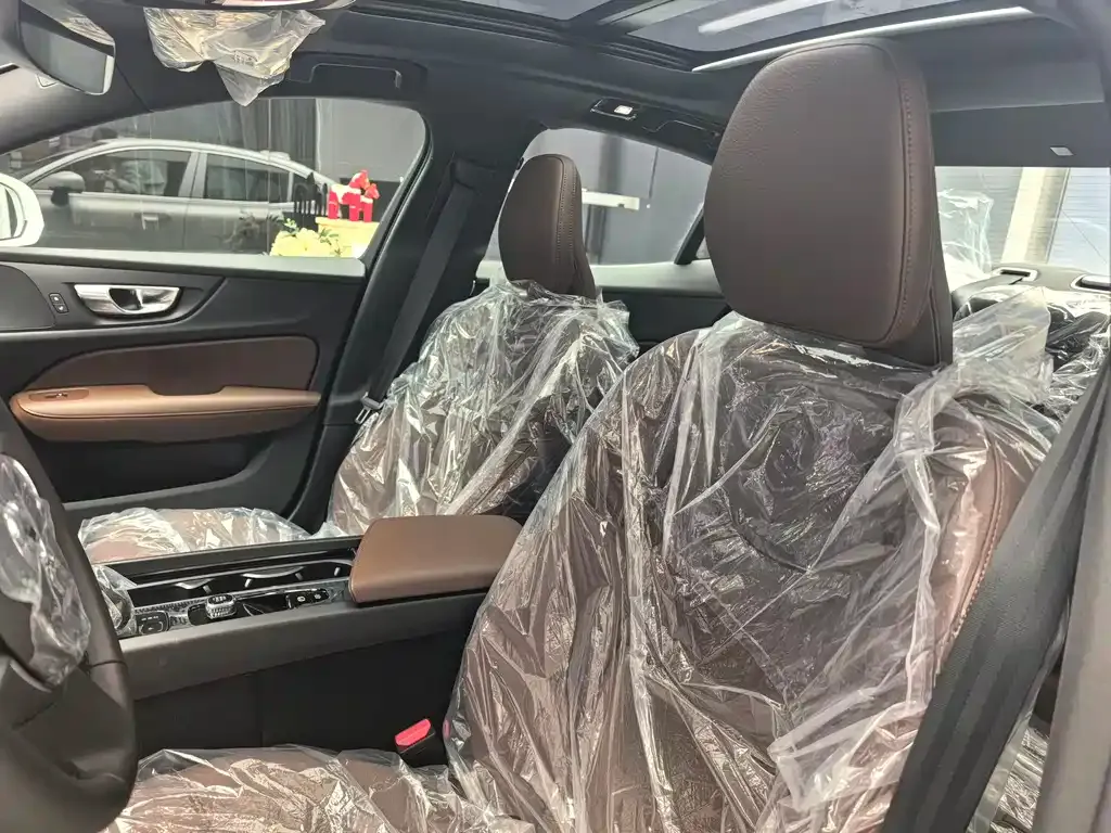 Volvo S60 2026 из CN, фото 6