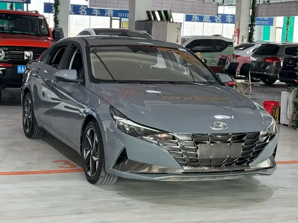 Hyundai Elantra — фото 8