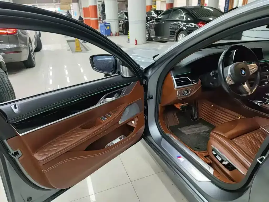 BMW 7 Series 2021 из CN, фото 7