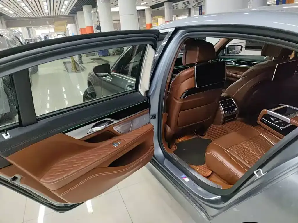 BMW 7 Series 2021 из CN, фото 6