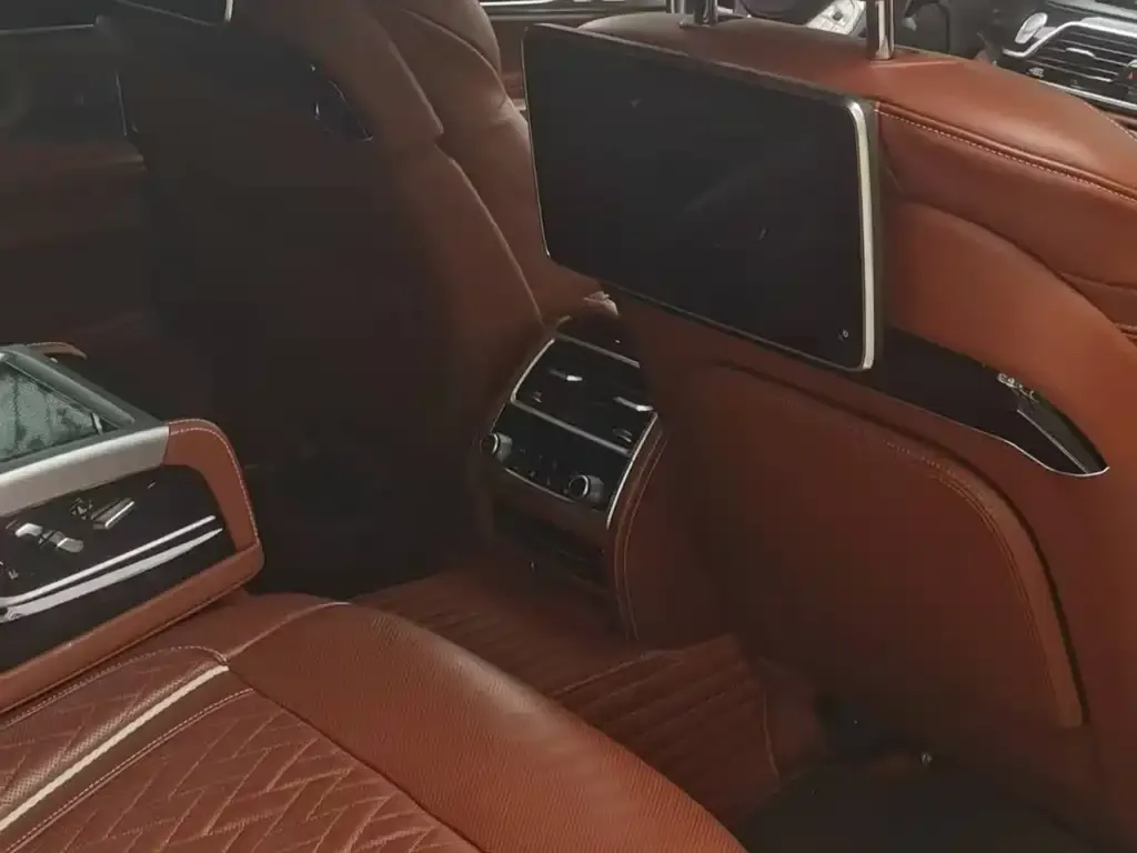 BMW 7 Series 2021 из CN, фото 4