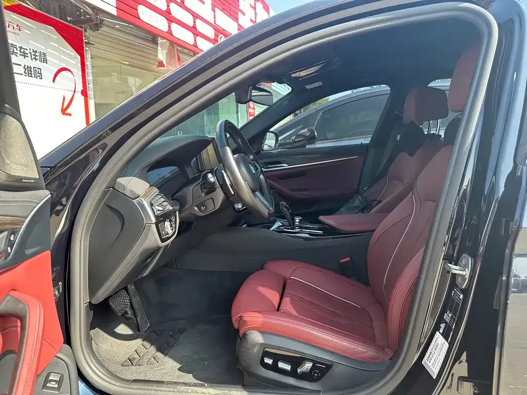 BMW 5 Series 2022 из CN, фото 4