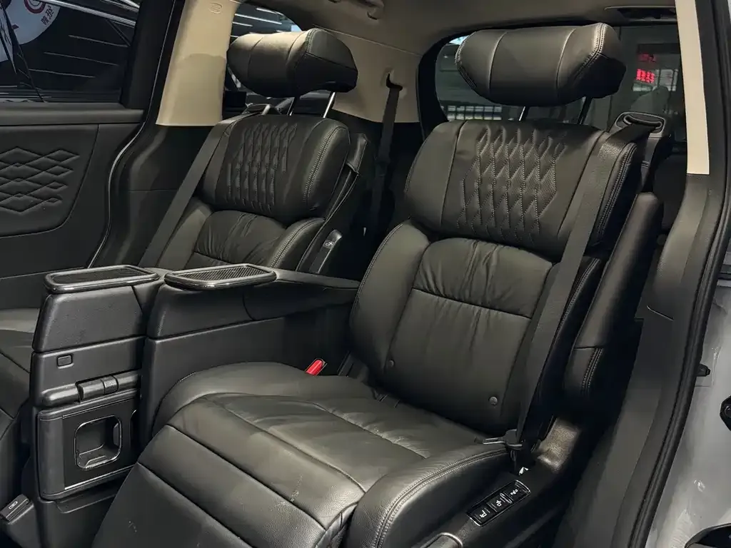 Honda Elysion 2025 из CN, фото 5
