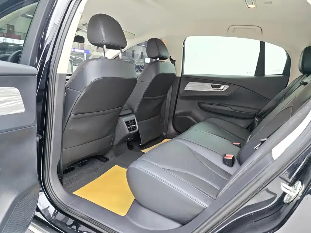Hongqi E-QM5 2025 из CN, фото 4