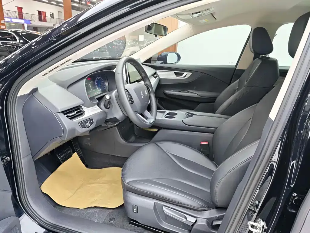 Hongqi E-QM5 2025 из CN, фото 10